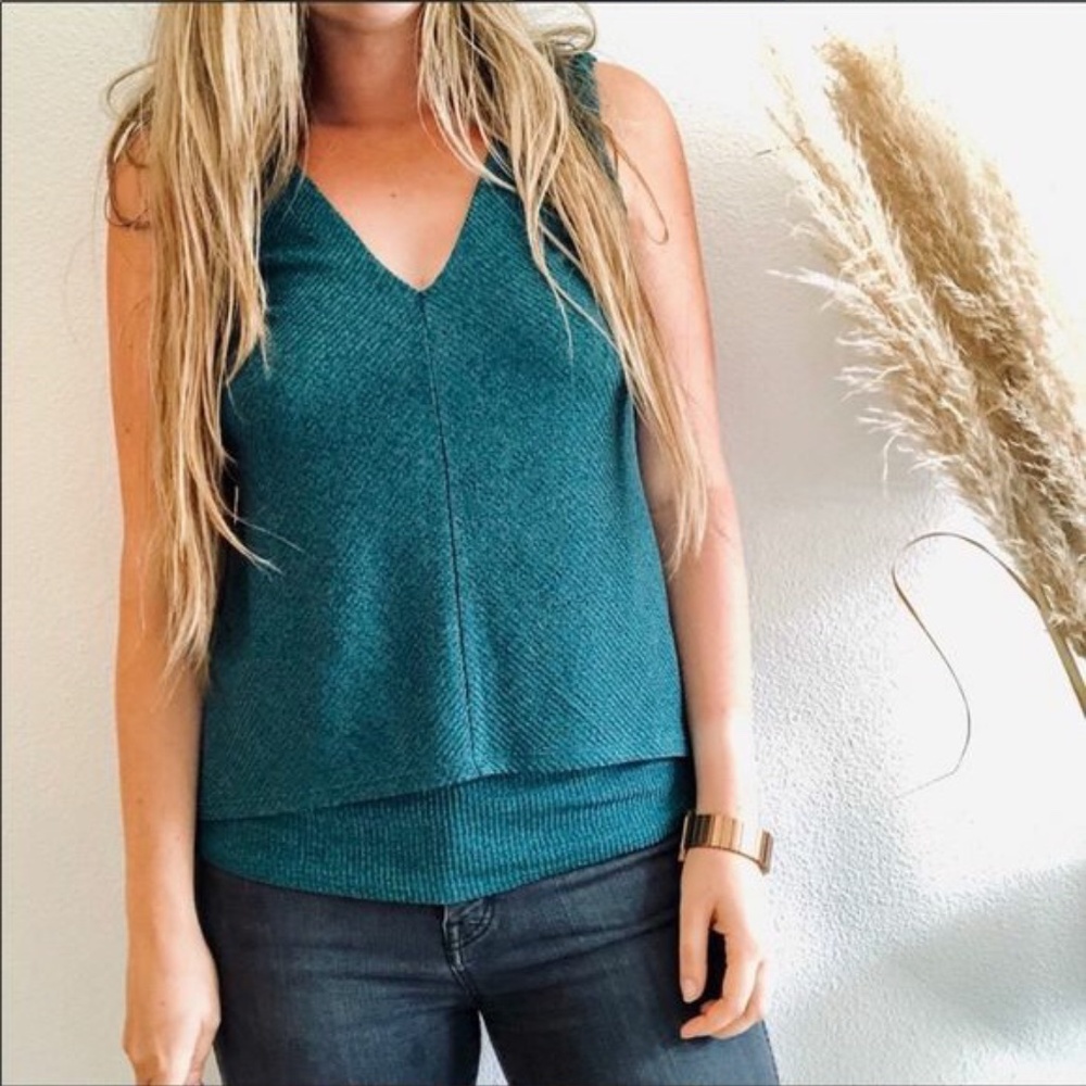 3 for $30 WHBM EUC Teal Layered sleeveless knit in xs - Picture 4 of 5